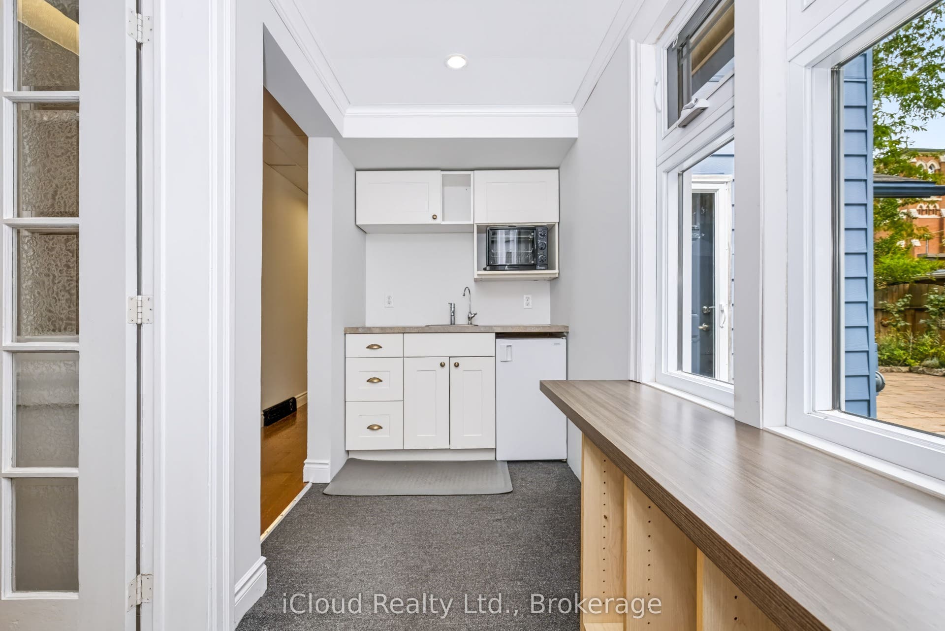 654 Duke Street, Cambridge, Waterloo ON N3H 3T5 Kitchenette - Main Floor