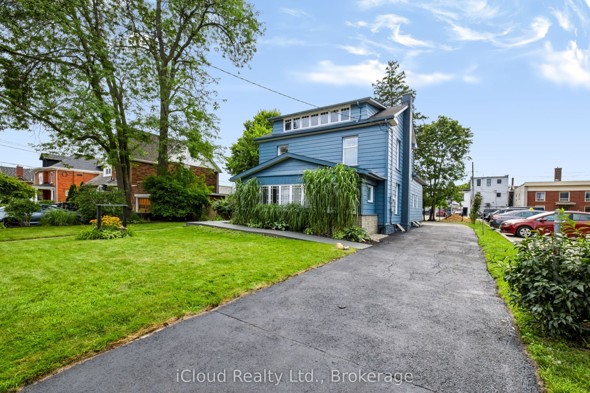 654 Duke Street, Cambridge, Waterloo ON N3H 3T5 Plenty of Driveway Parking