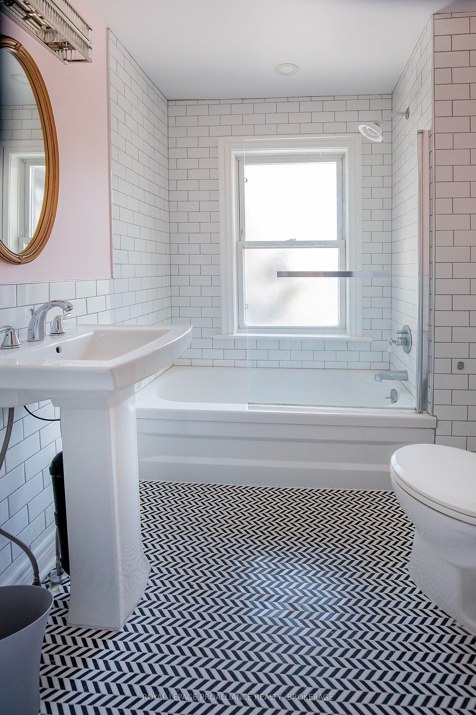 300 Sydenham Street, Kingston, Frontenac ON K7K 3M7
