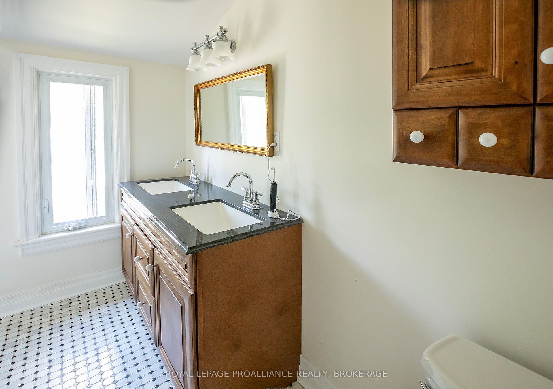 300 Sydenham Street, Kingston, Frontenac ON K7K 3M7