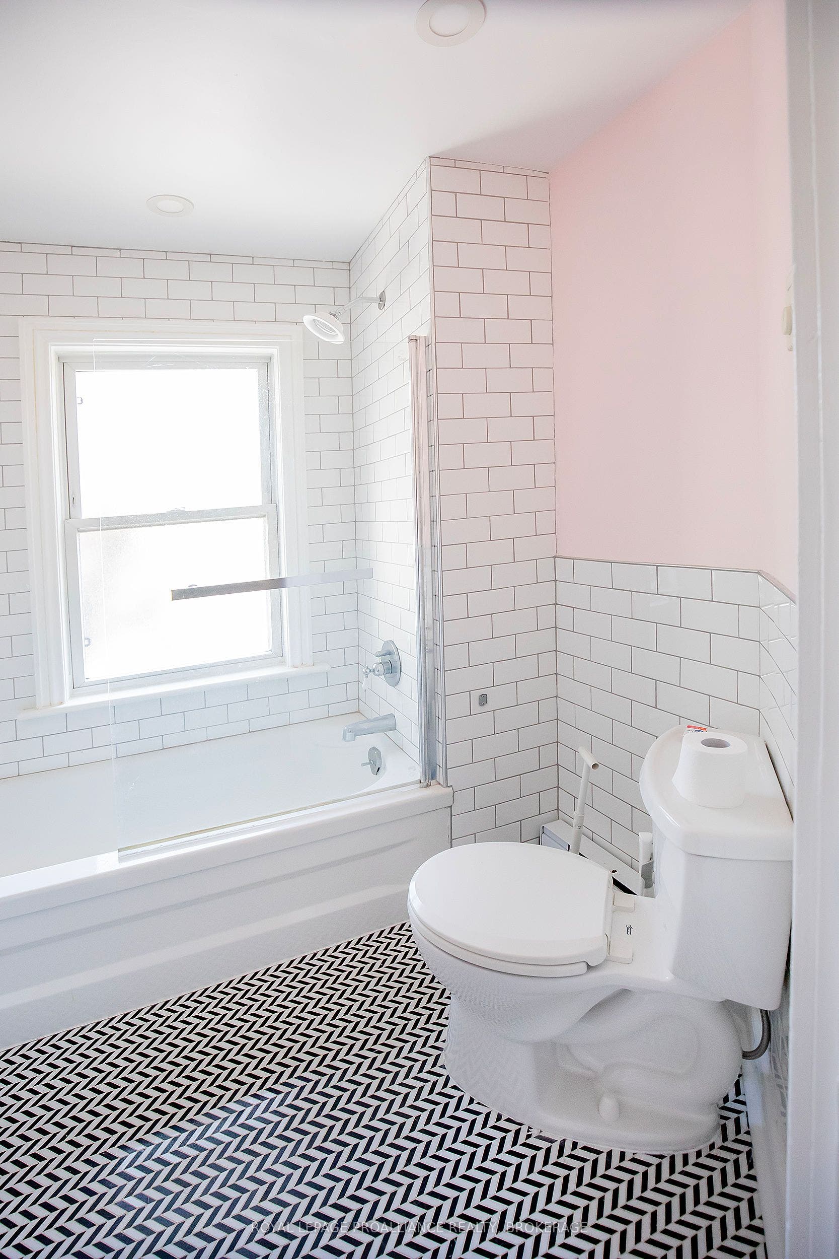 300 Sydenham Street, Kingston, Frontenac ON K7K 3M7