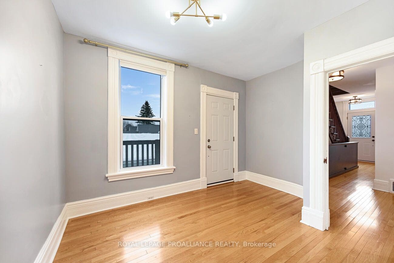 372 King Street W, Brockville, Leeds And Grenville ON K6V 3S6 Secondary Bedroom - Porch Access