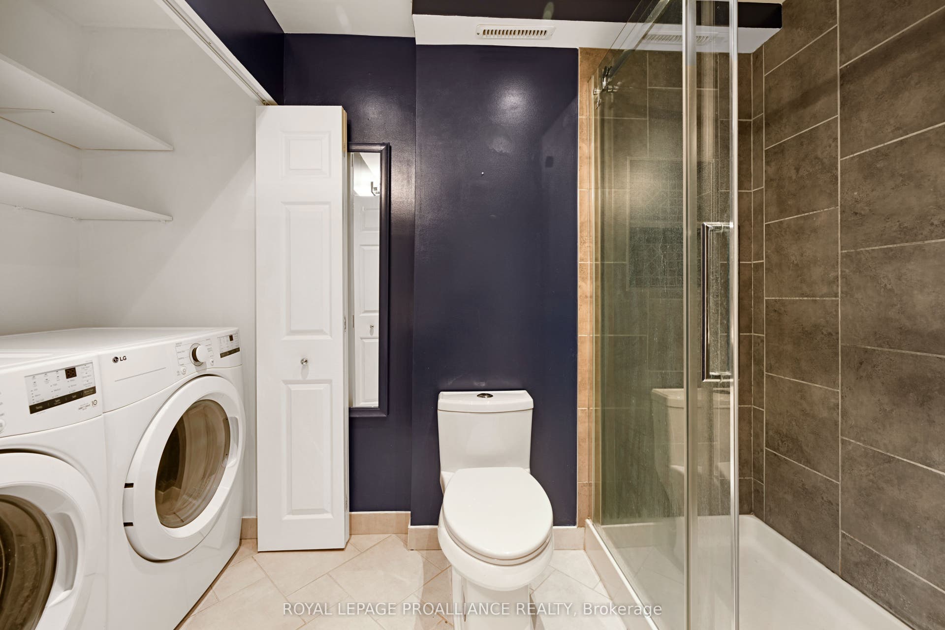 372 King Street W, Brockville, Leeds And Grenville ON K6V 3S6 Main House - Bath & Laundry