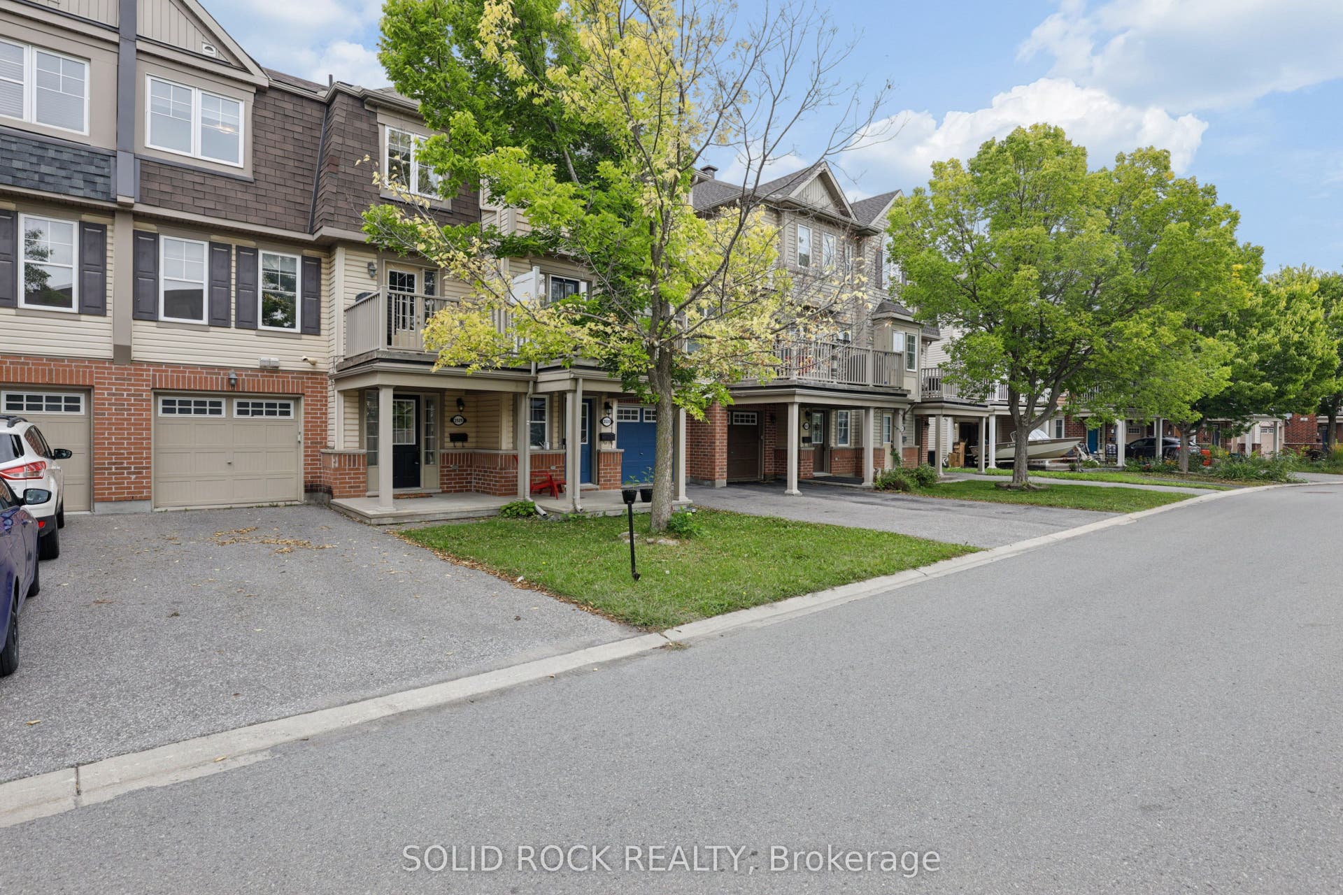 2529 Waterlilly Way, Barrhaven, Ottawa ON K2J 0K2 Extra long driveway