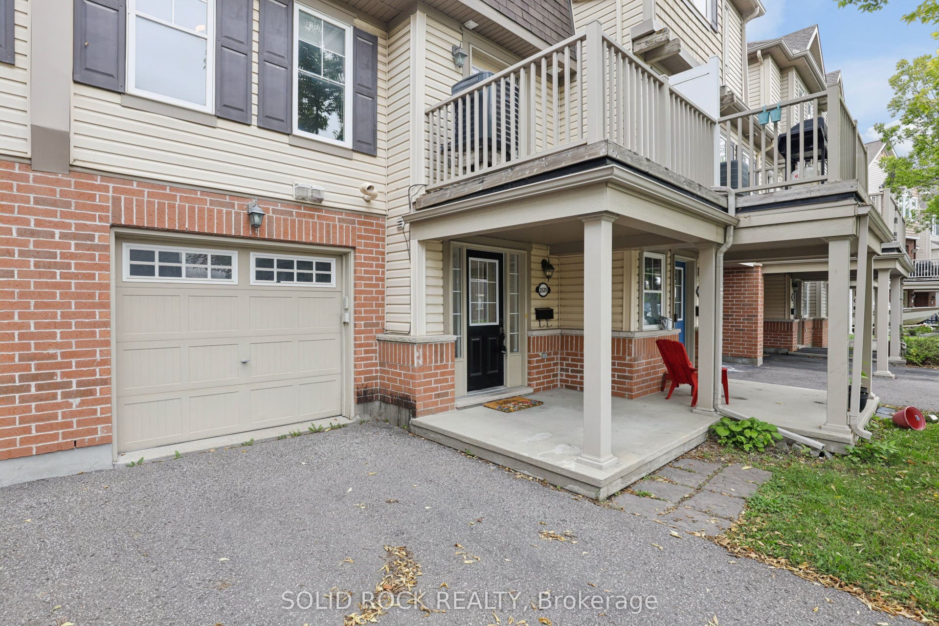 2529 Waterlilly Way, Barrhaven, Ottawa ON K2J 0K2 Front covered porch