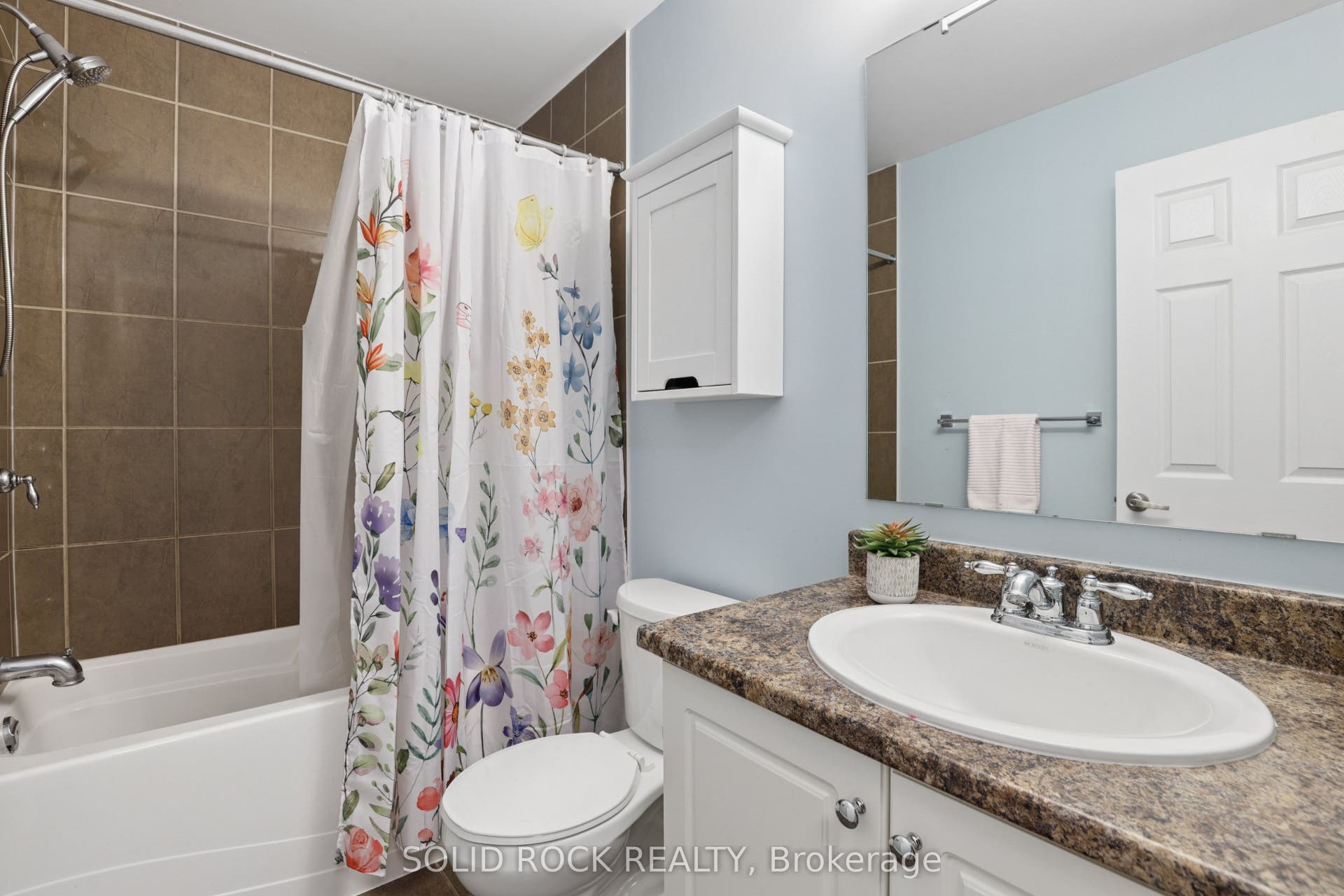 2529 Waterlilly Way, Barrhaven, Ottawa ON K2J 0K2 Main bathroom