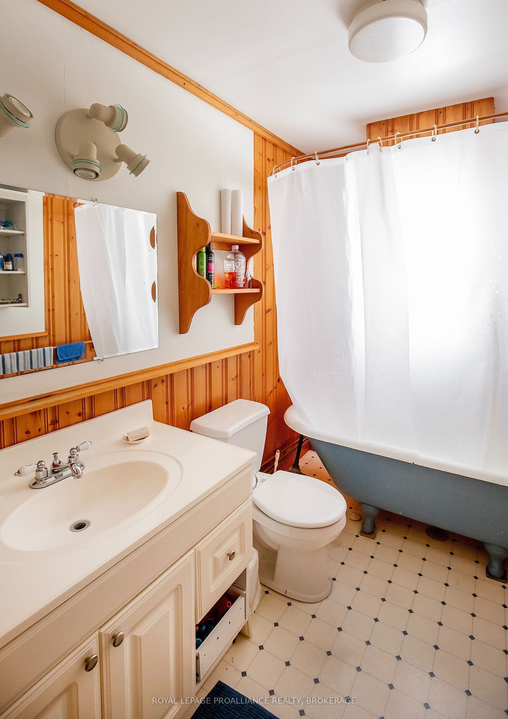 38 York Street, Kingston, Frontenac ON K7K 1P5