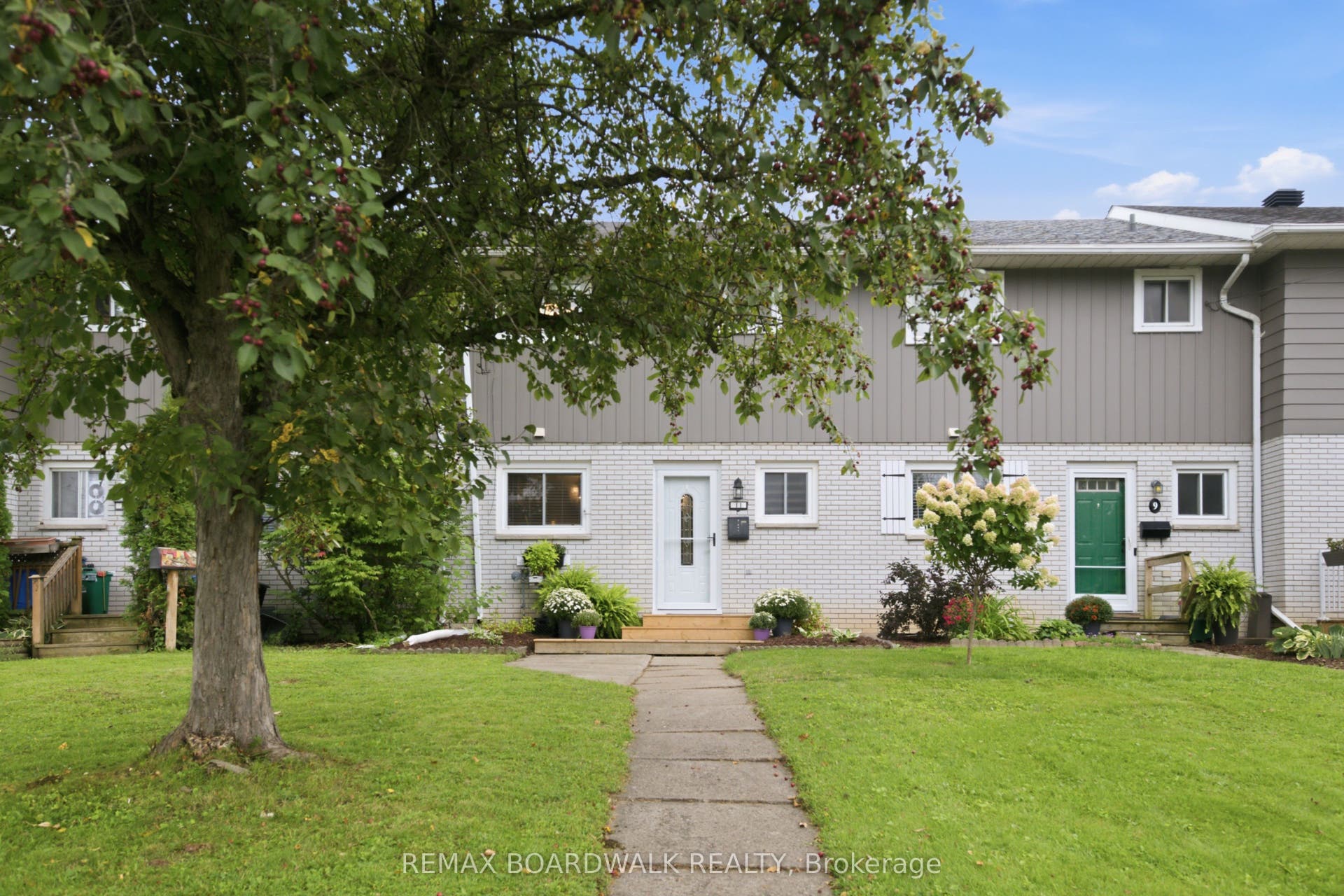 11 Maple Avenue, Brockville, Leeds And Grenville ON K6V 1Y3
