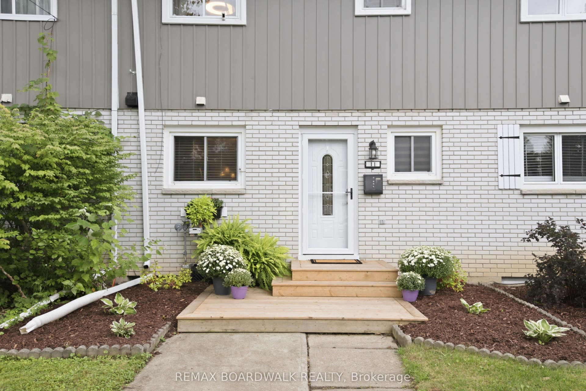 11 Maple Avenue, Brockville, Leeds And Grenville ON K6V 1Y3