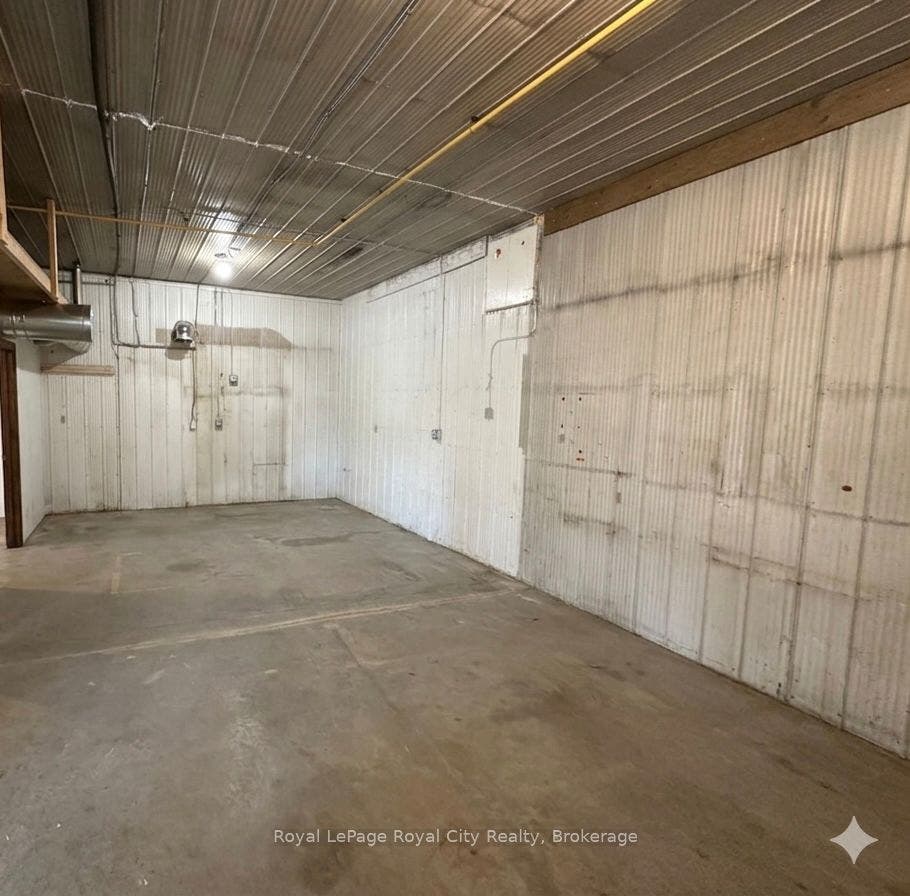 700 YORK Road, #UNIT B & C, Guelph, Wellington ON N1E 6A5 Office (minor industrial)