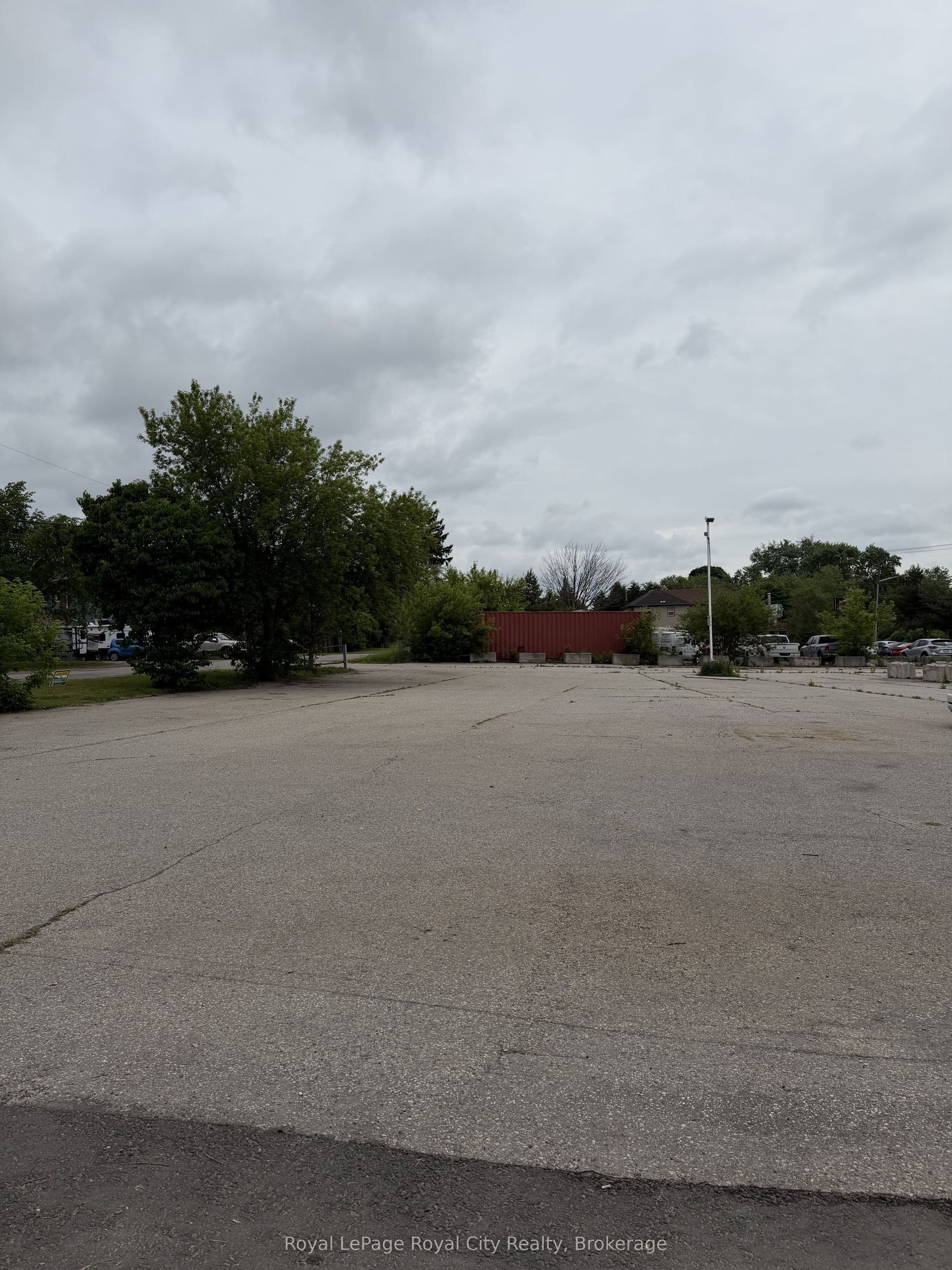 700 YORK Road, #UNIT B & C, Guelph, Wellington ON N1E 6A5 EXTERIOR LOT