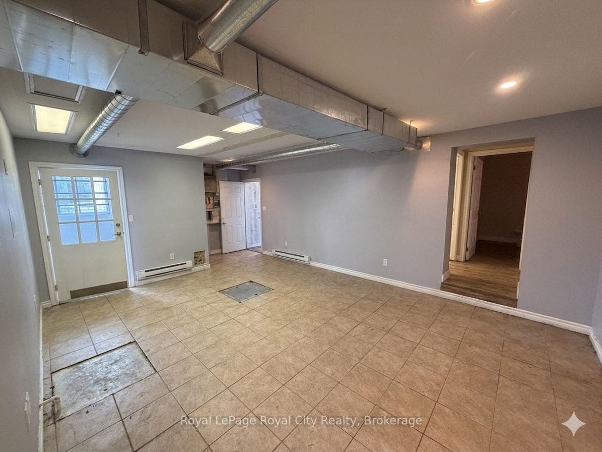 700 YORK Road, #UNIT B & C, Guelph, Wellington ON N1E 6A5 Office