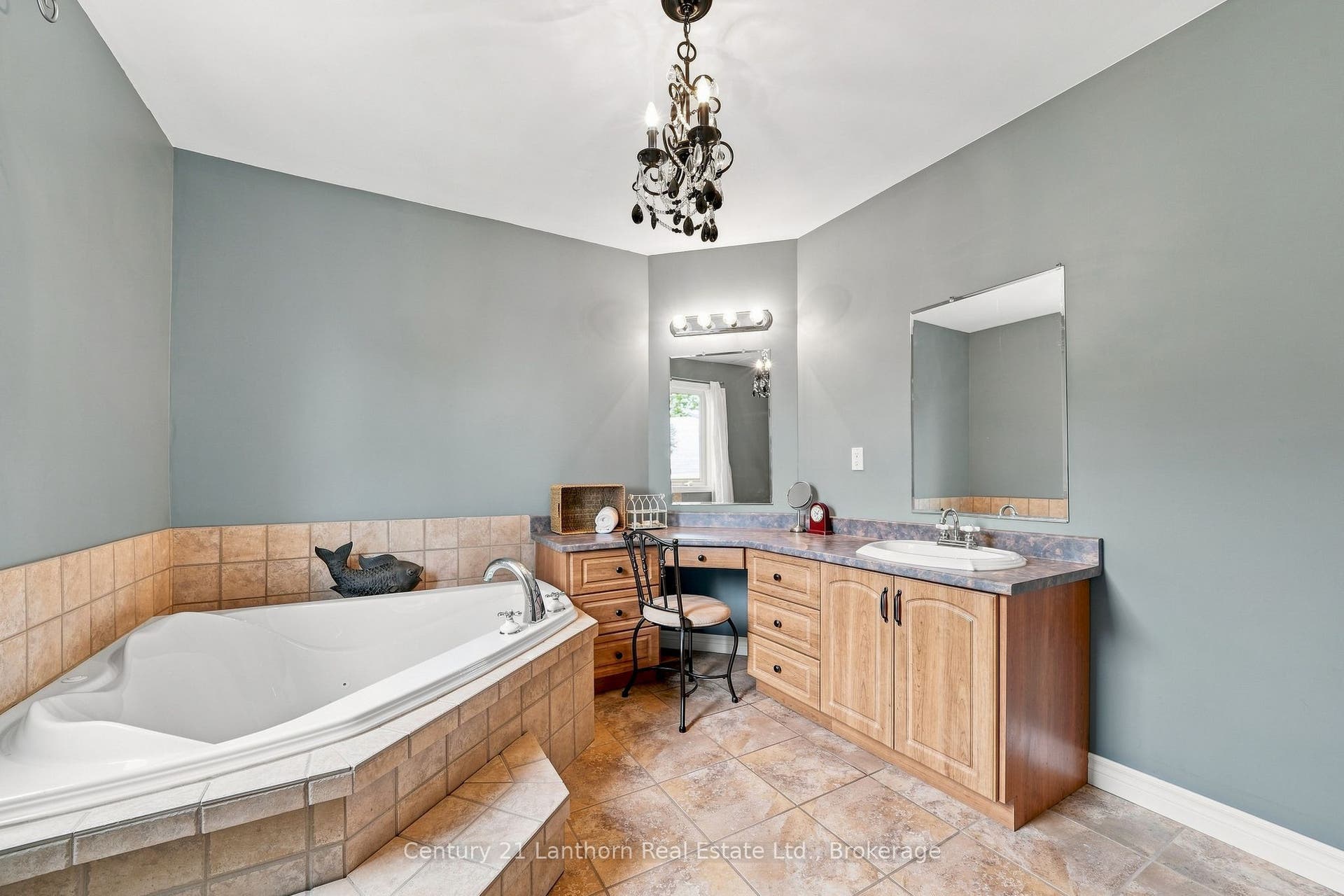 2318 Hutcheson (HWY 15) Drive, Kingston, Frontenac ON K7L 4V3