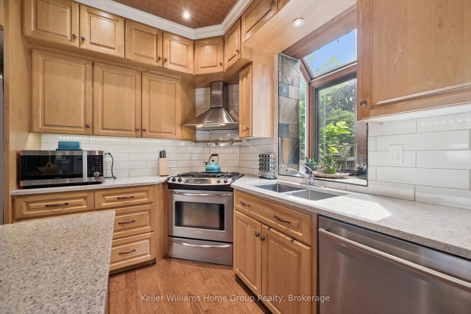 28 Oxford Street, Guelph, Wellington ON N1H 2M3 28 Oxford Street, Guelph, Wellington ON N1H 2M3