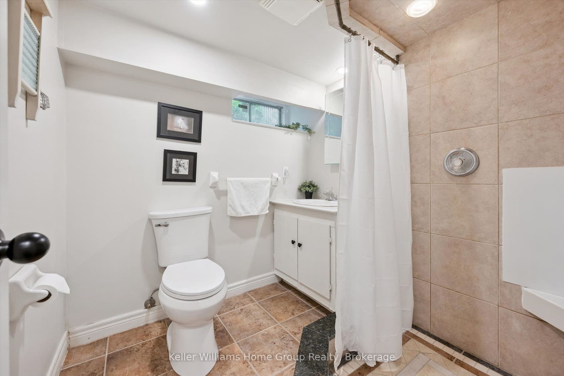28 Oxford Street, Guelph, Wellington ON N1H 2M3 28 Oxford Street, Guelph, Wellington ON N1H 2M3