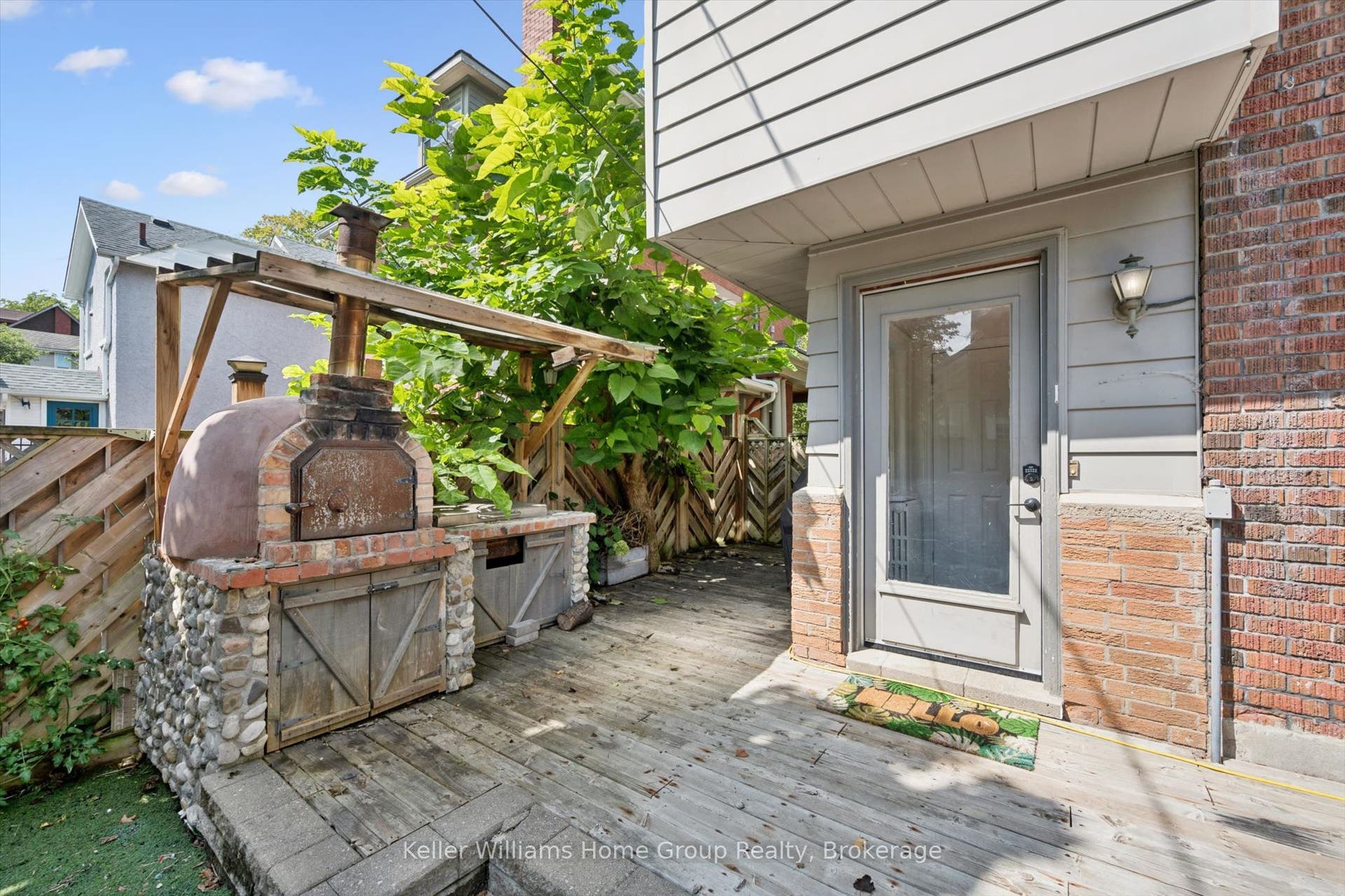 28 Oxford Street, Guelph, Wellington ON N1H 2M3 28 Oxford Street, Guelph, Wellington ON N1H 2M3