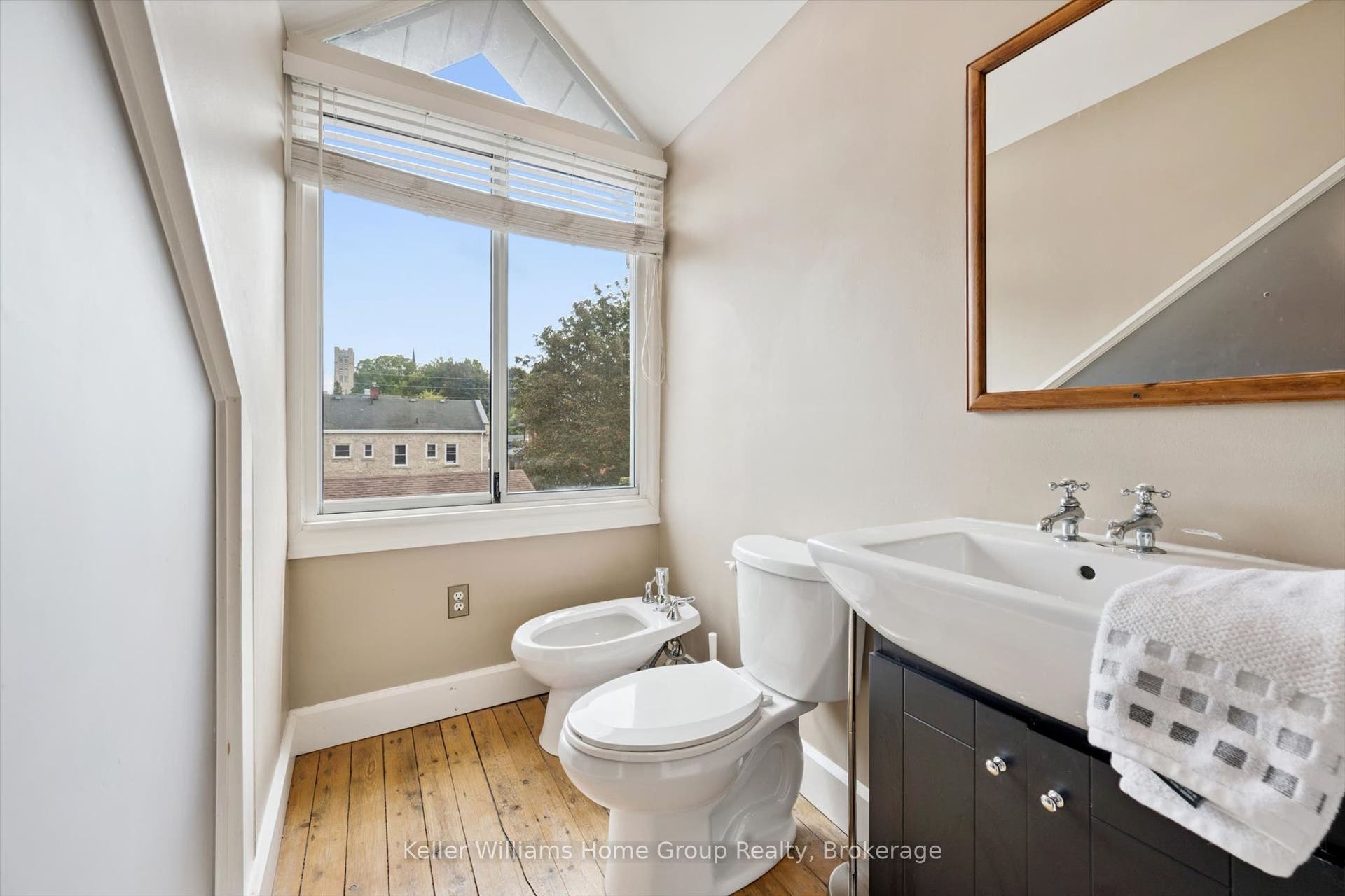 28 Oxford Street, Guelph, Wellington ON N1H 2M3 28 Oxford Street, Guelph, Wellington ON N1H 2M3