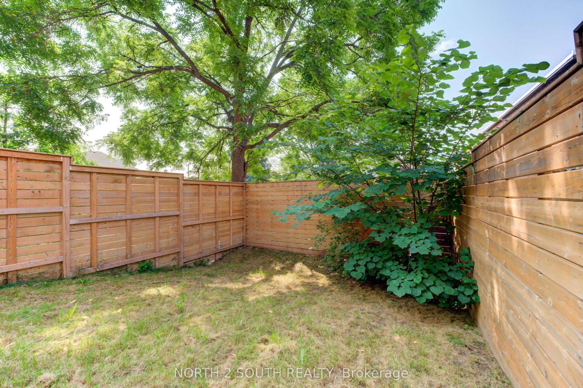 3 Spring Lane, #B, Brantford, Brantford ON N3T 4M2 3 Spring Lane, #B, Brantford, Brantford ON N3T 4M2