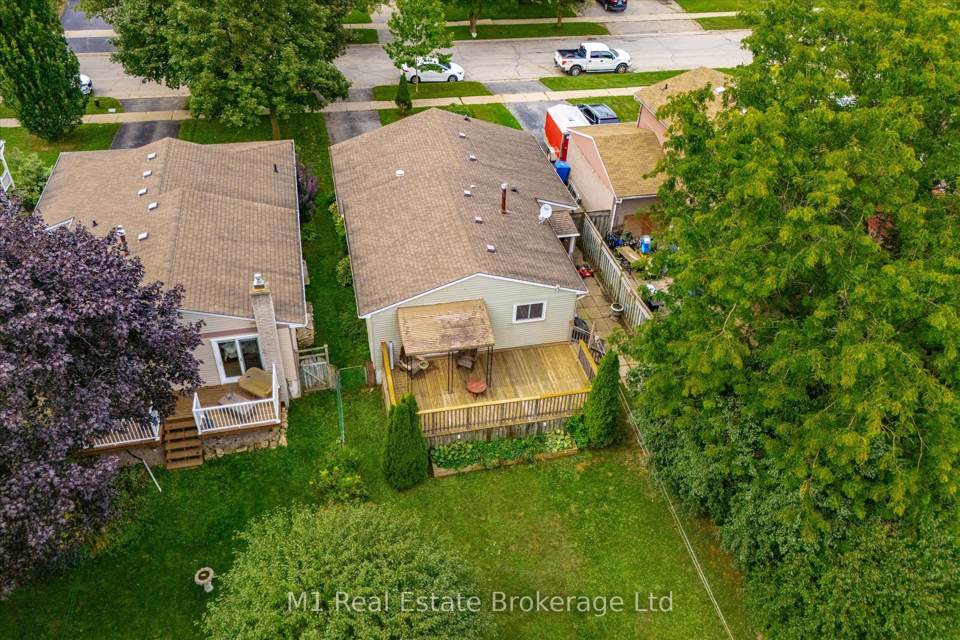216 Parkside Drive E, Centre Wellington, Centre Wellington, Wellington ON N1M 3E8 216 Parkside Drive E, Centre Wellington, Centre Wellington, Wellington ON N1M 3E8