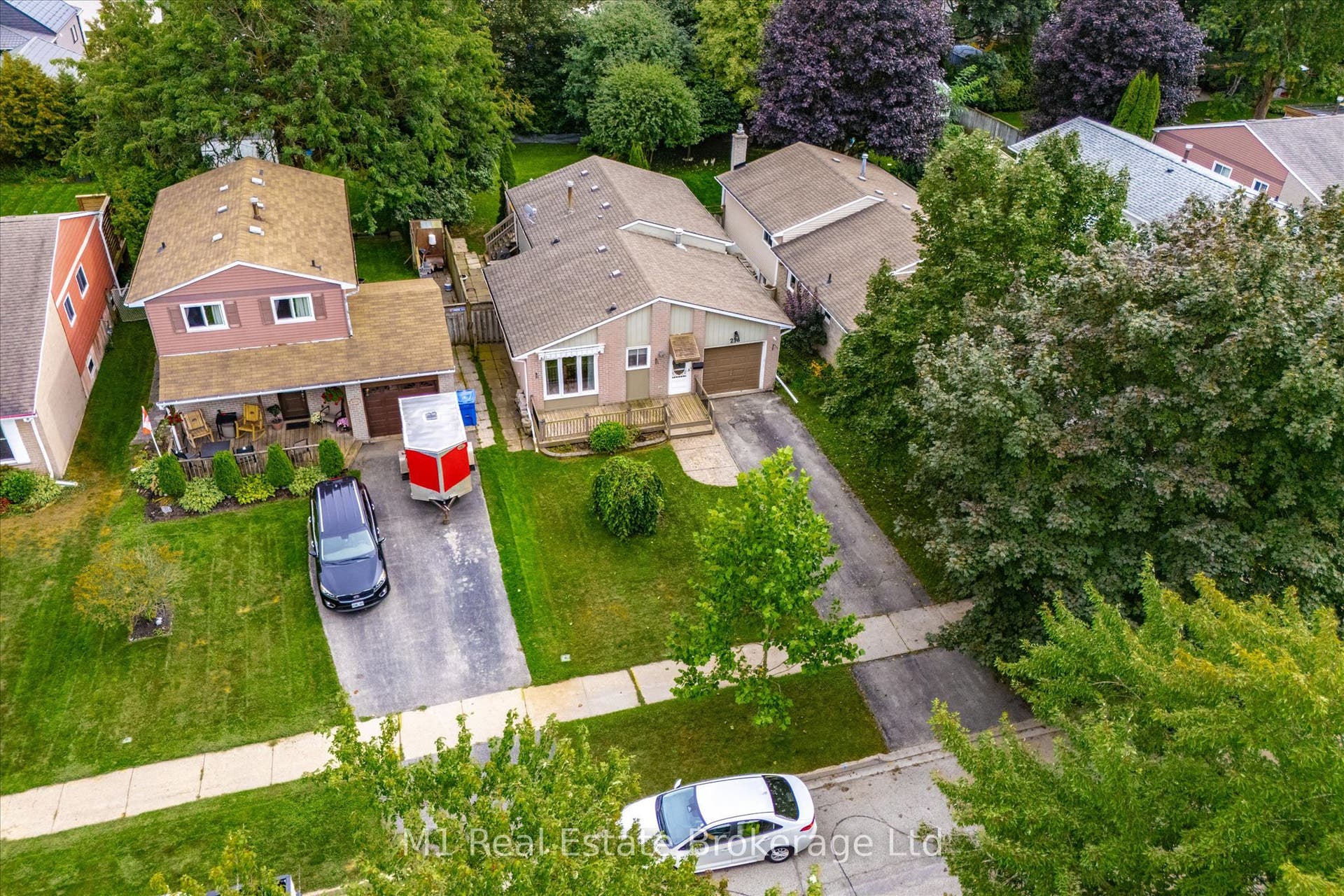 216 Parkside Drive E, Centre Wellington, Centre Wellington, Wellington ON N1M 3E8 216 Parkside Drive E, Centre Wellington, Centre Wellington, Wellington ON N1M 3E8