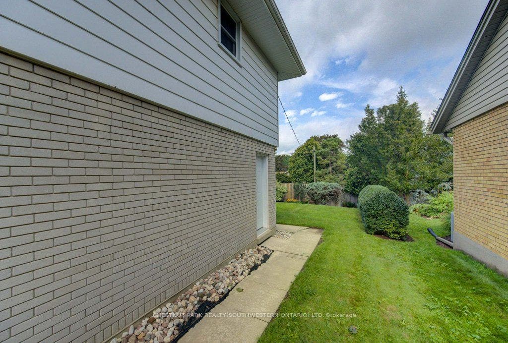 204 Stanley Drive, Waterloo, Waterloo ON N2L 1H4 204 Stanley Drive, Waterloo, Waterloo ON N2L 1H4