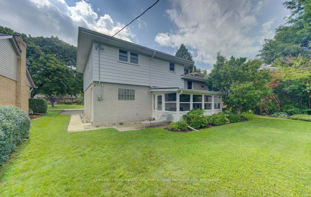 204 Stanley Drive, Waterloo, Waterloo ON N2L 1H4 204 Stanley Drive, Waterloo, Waterloo ON N2L 1H4