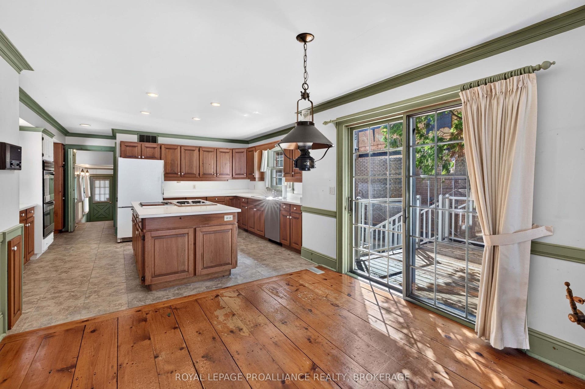 110 Lakeshore Boulevard, Kingston, Frontenac ON K7M 0A5 110 Lakeshore Boulevard, Kingston, Frontenac ON K7M 0A5