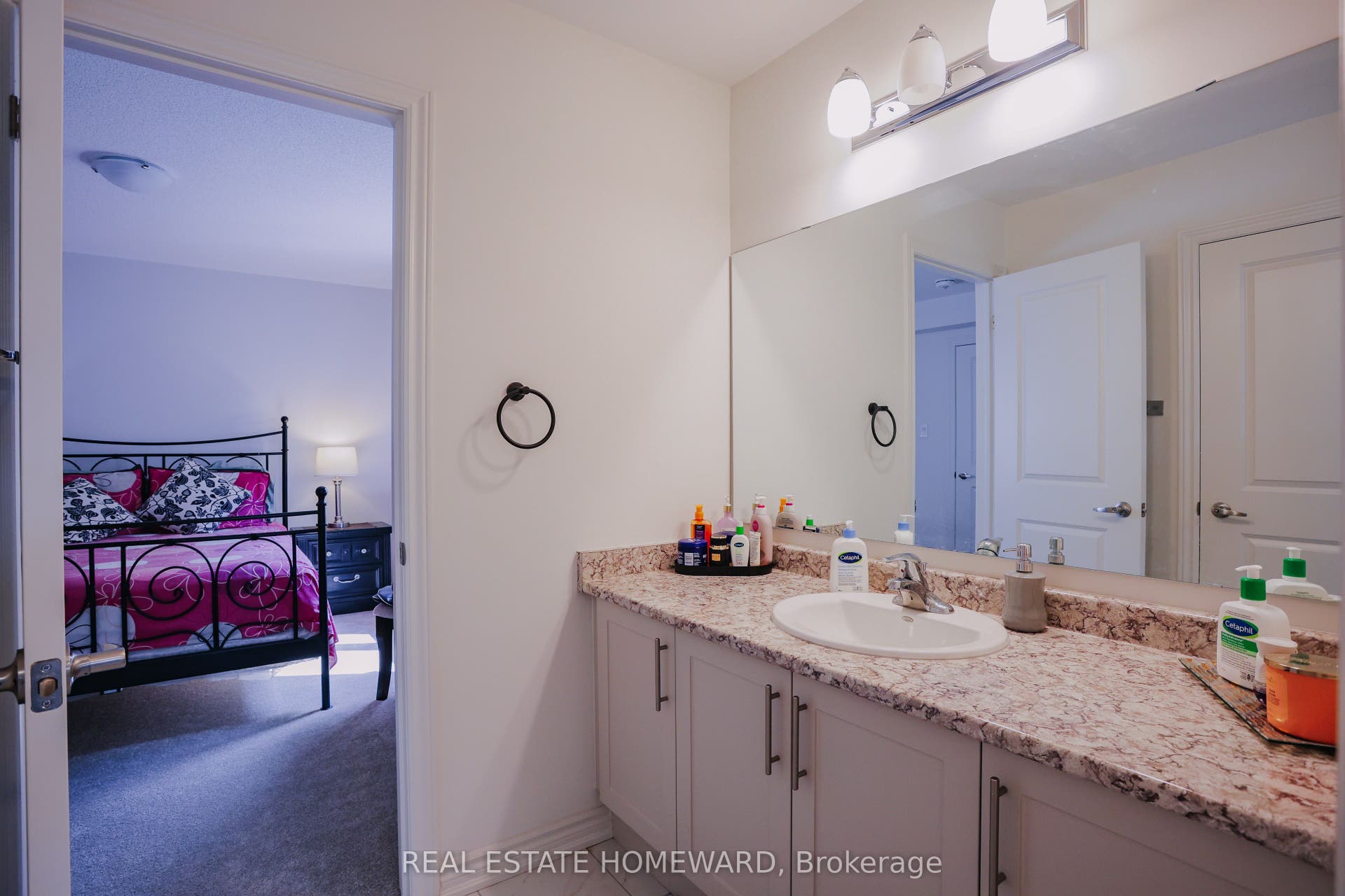 111 Rea Drive, Centre Wellington, Wellington ON N1M 2W3 Jack and Jill bathroom