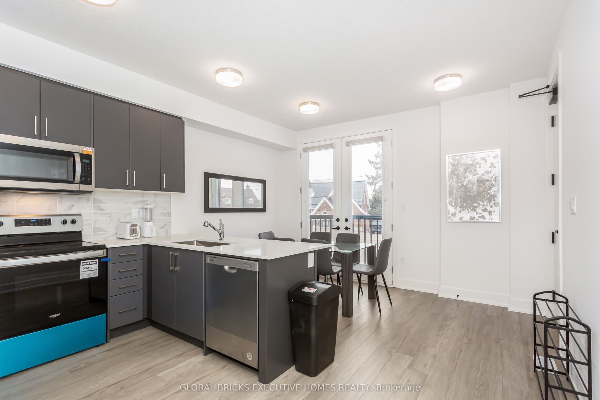 99 Roger Street, #15, Waterloo, Waterloo ON N2J 0G1