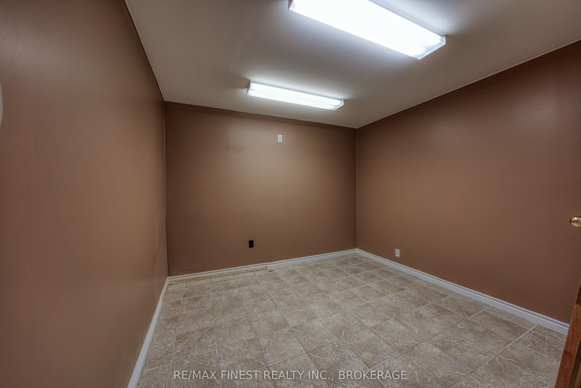 1786 Bath Road, #5, Kingston, Frontenac ON K7M 4Y2 1786 Bath Road, #5, Kingston, Frontenac ON K7M 4Y2