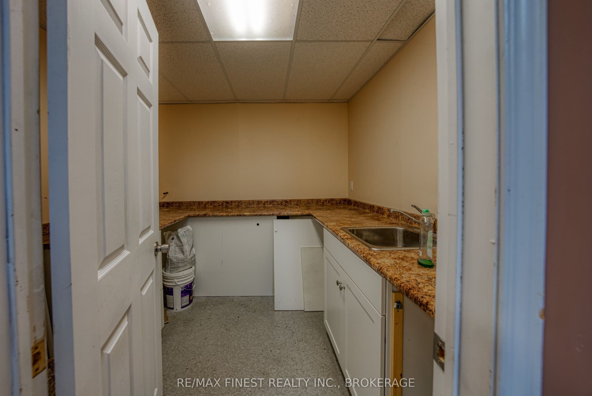 1786 Bath Road, #5, Kingston, Frontenac ON K7M 4Y2 1786 Bath Road, #5, Kingston, Frontenac ON K7M 4Y2
