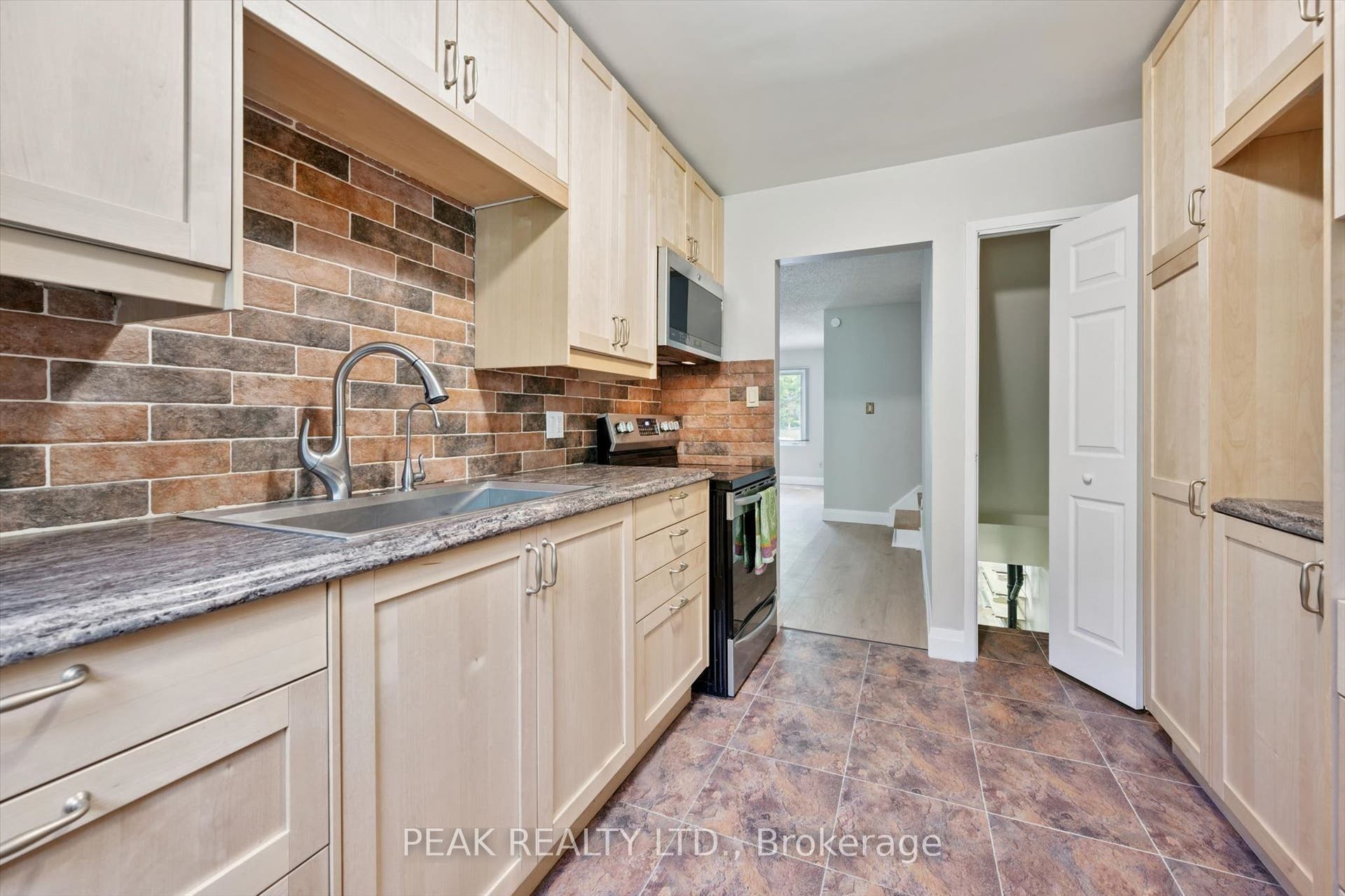 657B Albert Street, Waterloo, Waterloo ON N2L 3V5 657B Albert Street, Waterloo, Waterloo ON N2L 3V5