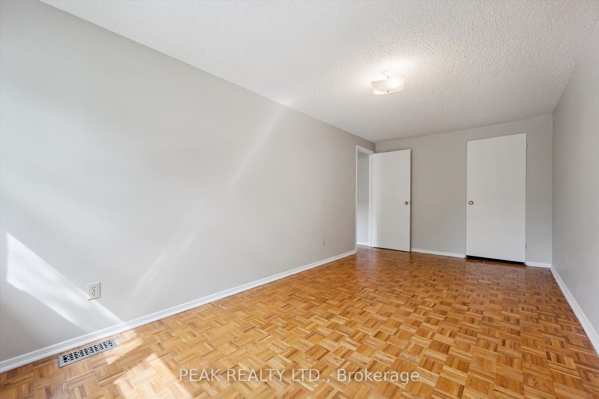 657B Albert Street, Waterloo, Waterloo ON N2L 3V5 657B Albert Street, Waterloo, Waterloo ON N2L 3V5