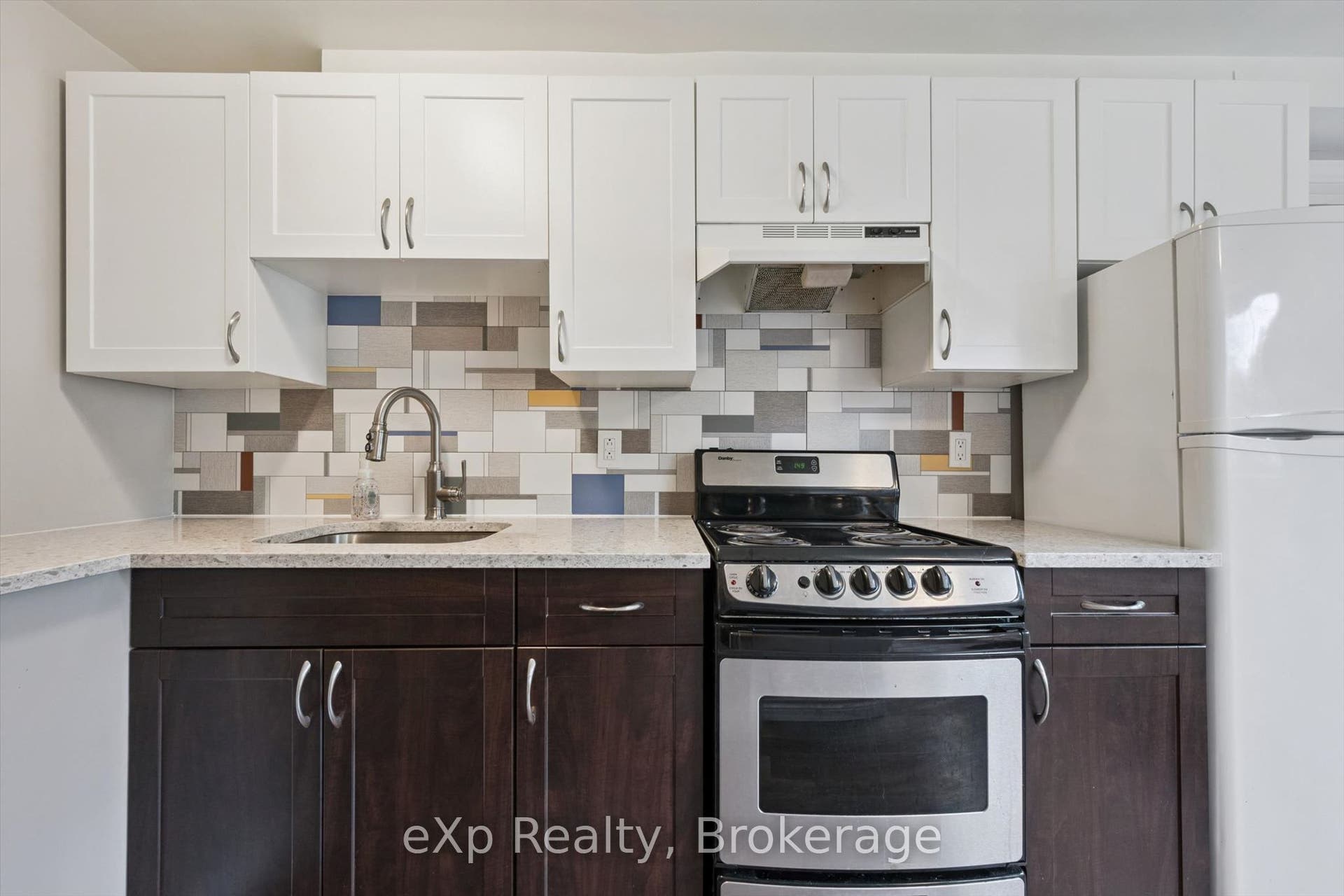 130 Speedvale Avenue W, Guelph, Wellington ON N1H 1K4 Renovated Kitchen