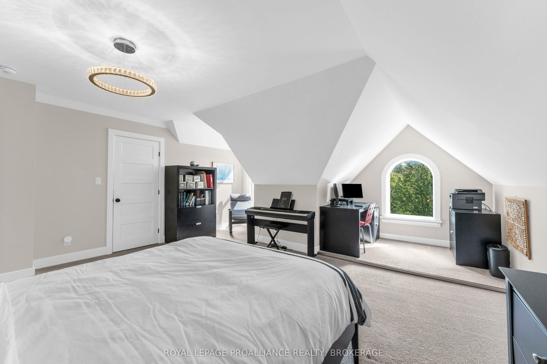 32 Kensington Avenue, Kingston, Frontenac ON K7L 4B5