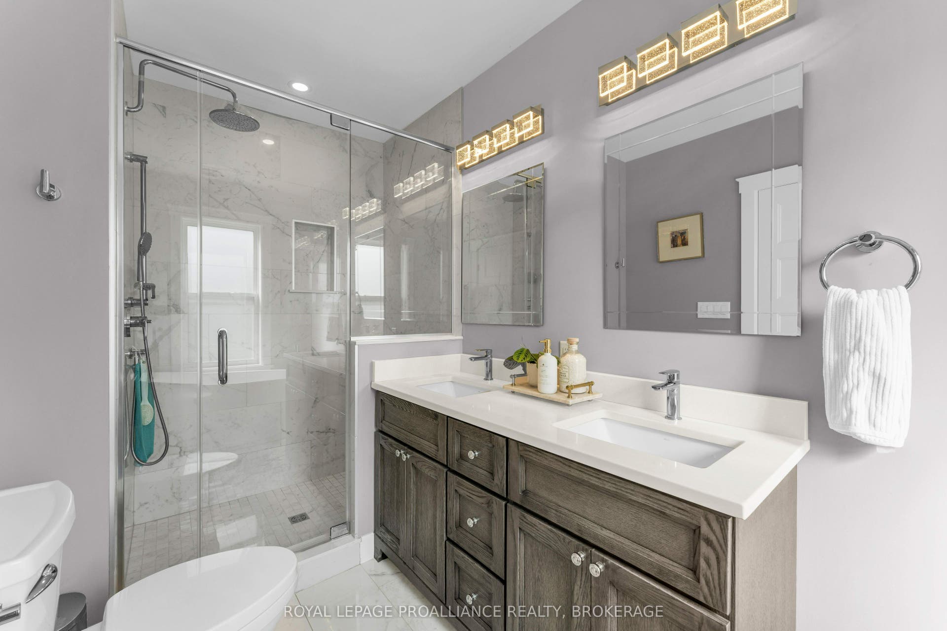 32 Kensington Avenue, Kingston, Frontenac ON K7L 4B5