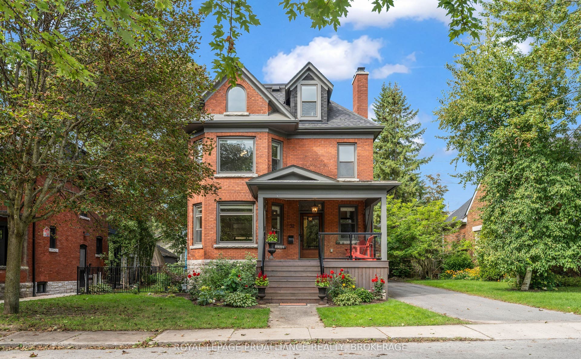 32 Kensington Avenue, Kingston, Frontenac ON K7L 4B5