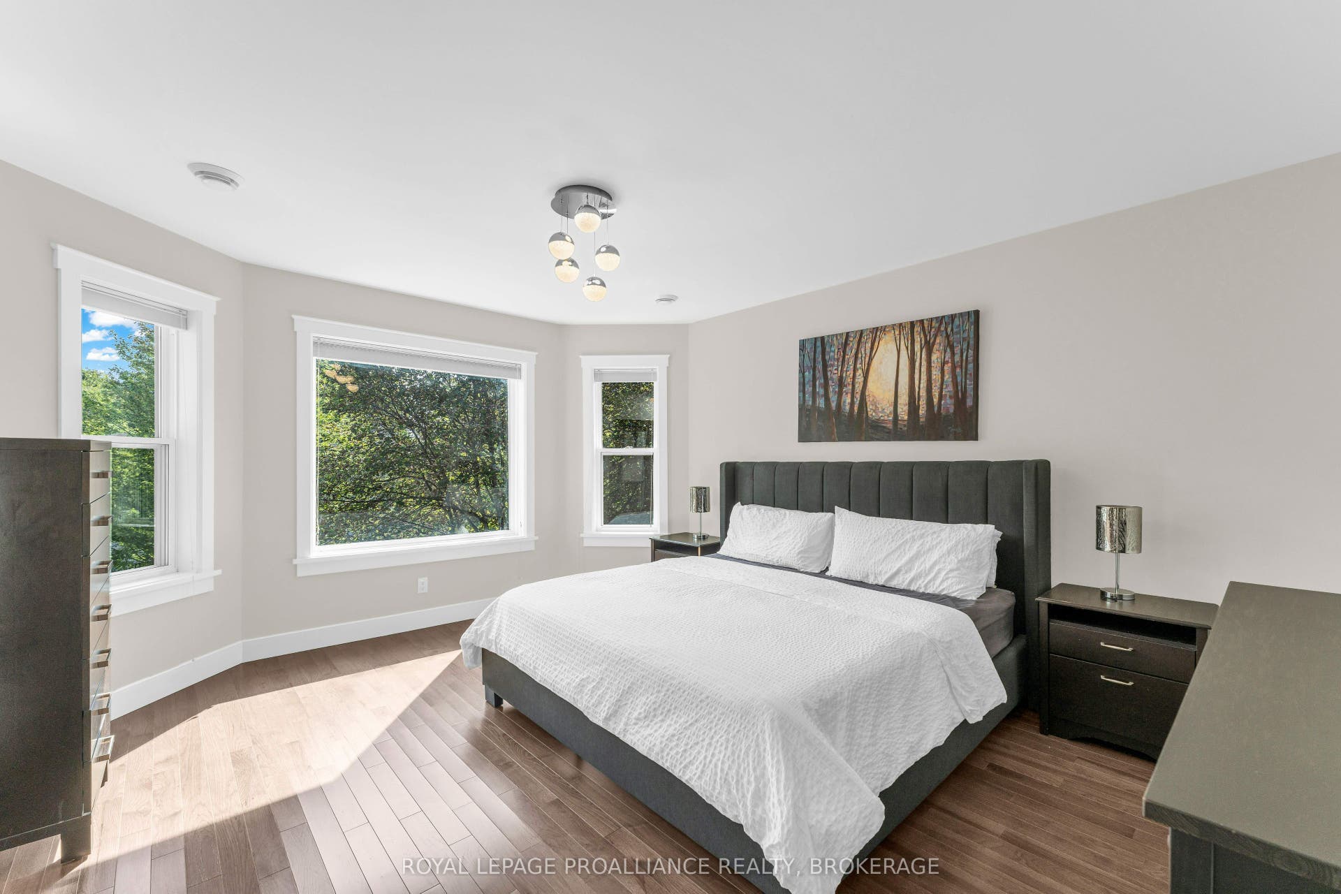32 Kensington Avenue, Kingston, Frontenac ON K7L 4B5