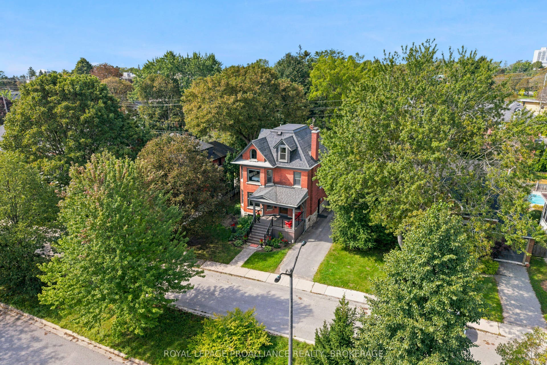 32 Kensington Avenue, Kingston, Frontenac ON K7L 4B5