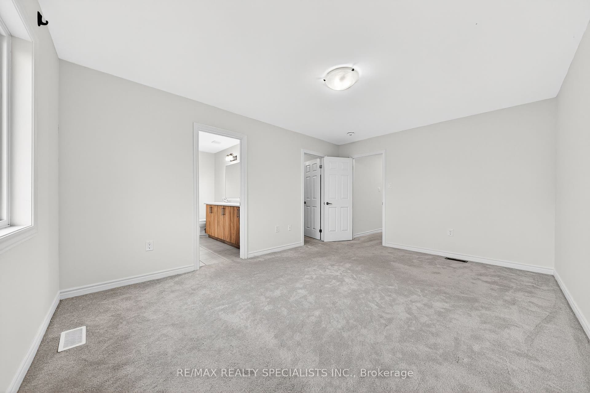 27 Harpin Way W, Centre Wellington, Wellington ON N1M 0H8 27 Harpin Way W, Centre Wellington, Wellington ON N1M 0H8