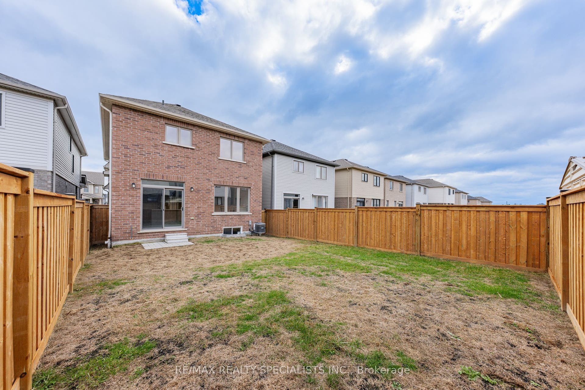 27 Harpin Way W, Centre Wellington, Wellington ON N1M 0H8 27 Harpin Way W, Centre Wellington, Wellington ON N1M 0H8
