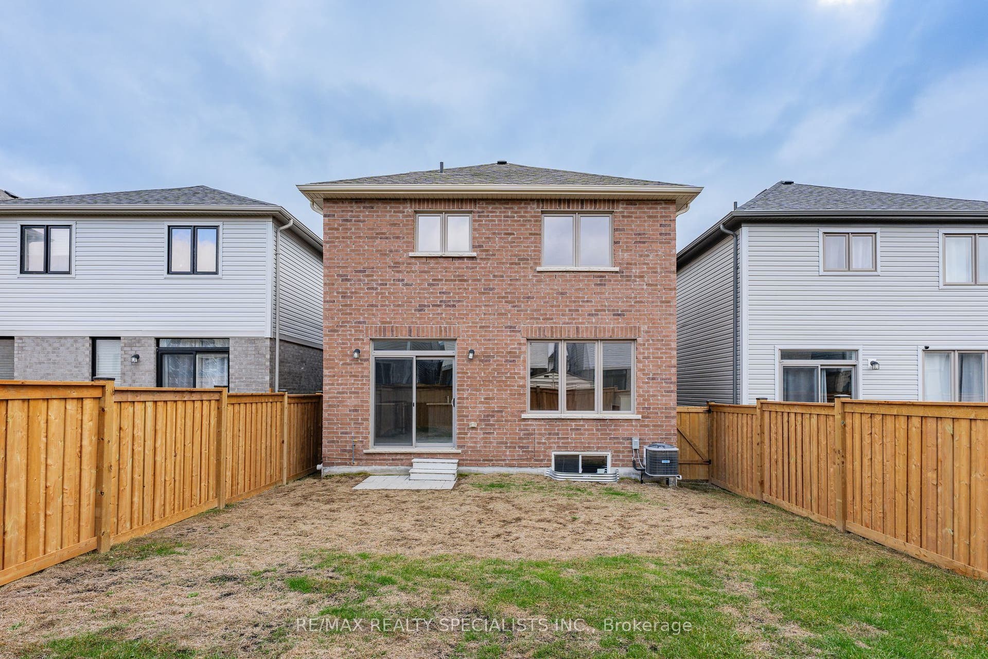 27 Harpin Way W, Centre Wellington, Wellington ON N1M 0H8 27 Harpin Way W, Centre Wellington, Wellington ON N1M 0H8