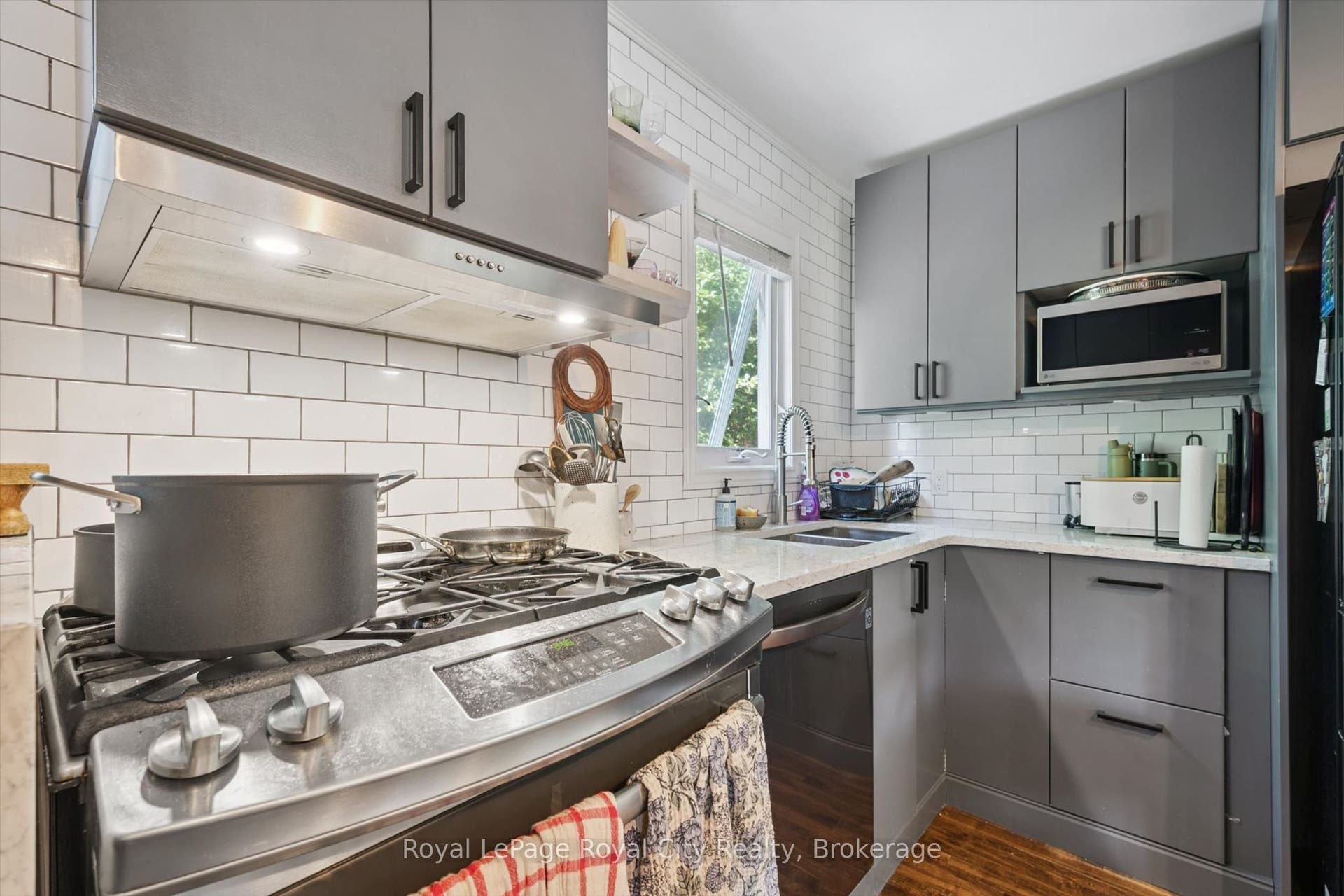 39 Ridgewood Avenue, Guelph, Wellington ON N1H 6C3 39 Ridgewood Avenue, Guelph, Wellington ON N1H 6C3