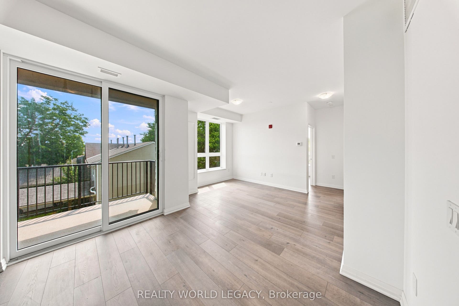 101 Golden Eagle Road, #215, Waterloo, Waterloo ON N2V 0H4 101 Golden Eagle Road, #215, Waterloo, Waterloo ON N2V 0H4