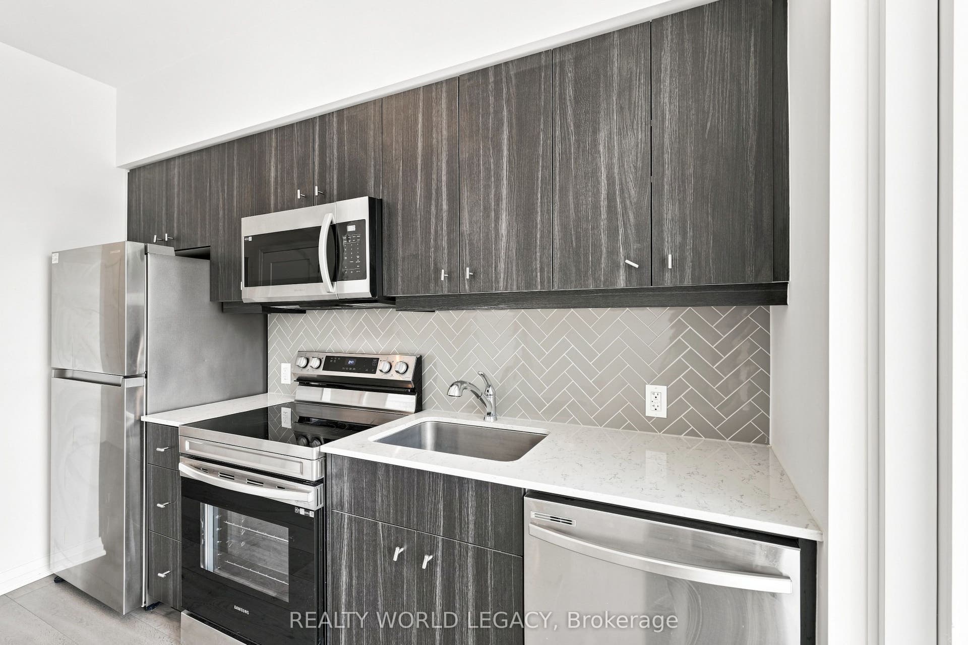 101 Golden Eagle Road, #215, Waterloo, Waterloo ON N2V 0H4 101 Golden Eagle Road, #215, Waterloo, Waterloo ON N2V 0H4