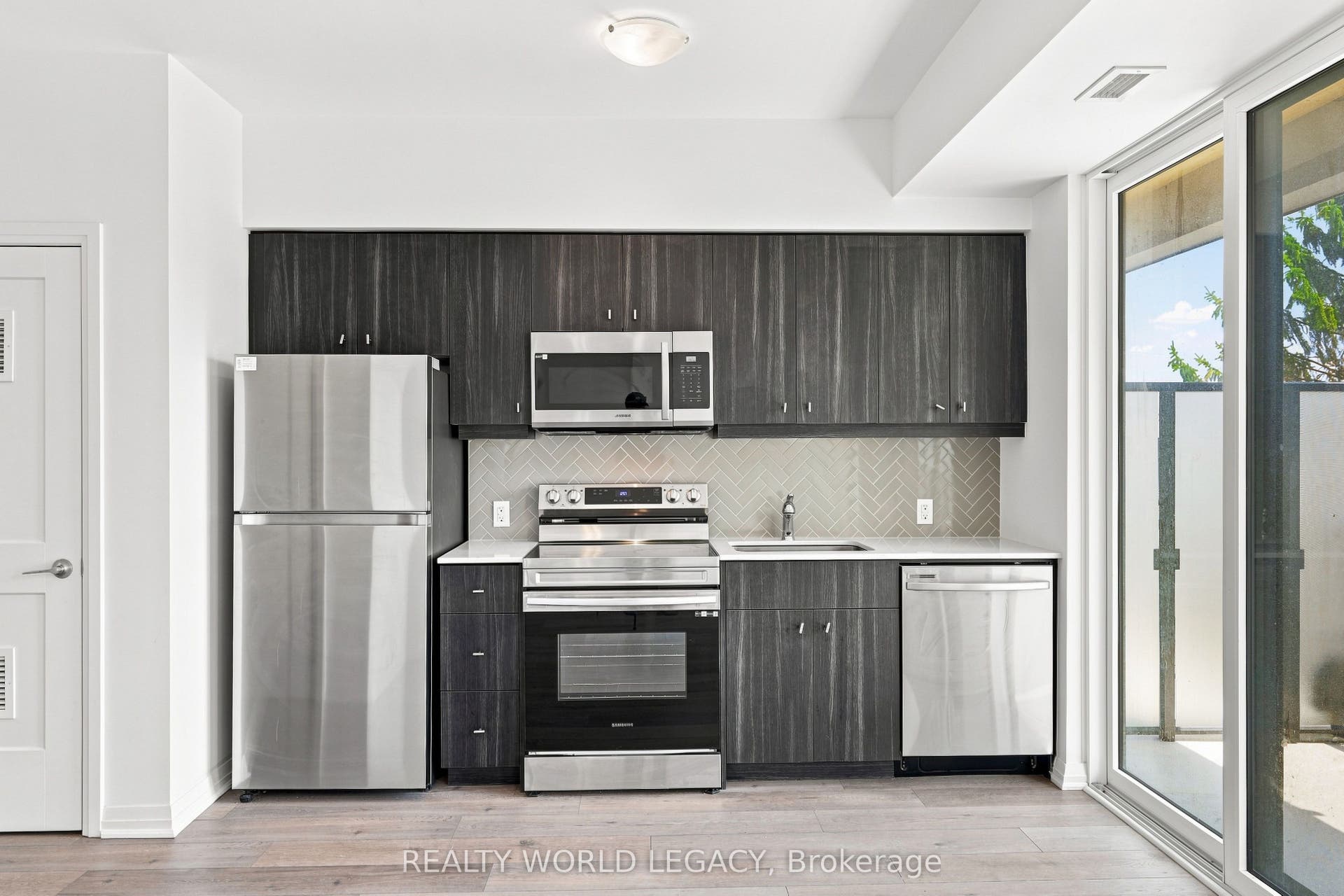 101 Golden Eagle Road, #215, Waterloo, Waterloo ON N2V 0H4 101 Golden Eagle Road, #215, Waterloo, Waterloo ON N2V 0H4