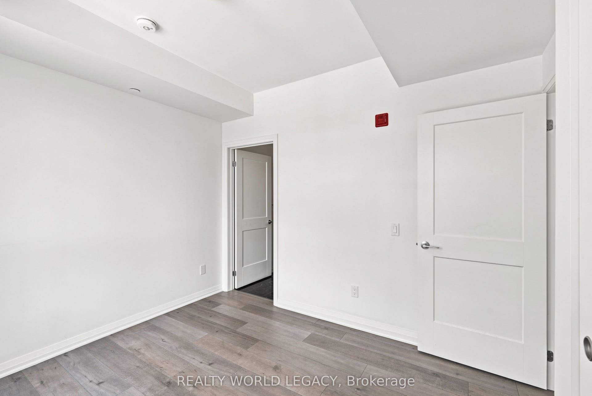 101 Golden Eagle Road, #215, Waterloo, Waterloo ON N2V 0H4 101 Golden Eagle Road, #215, Waterloo, Waterloo ON N2V 0H4