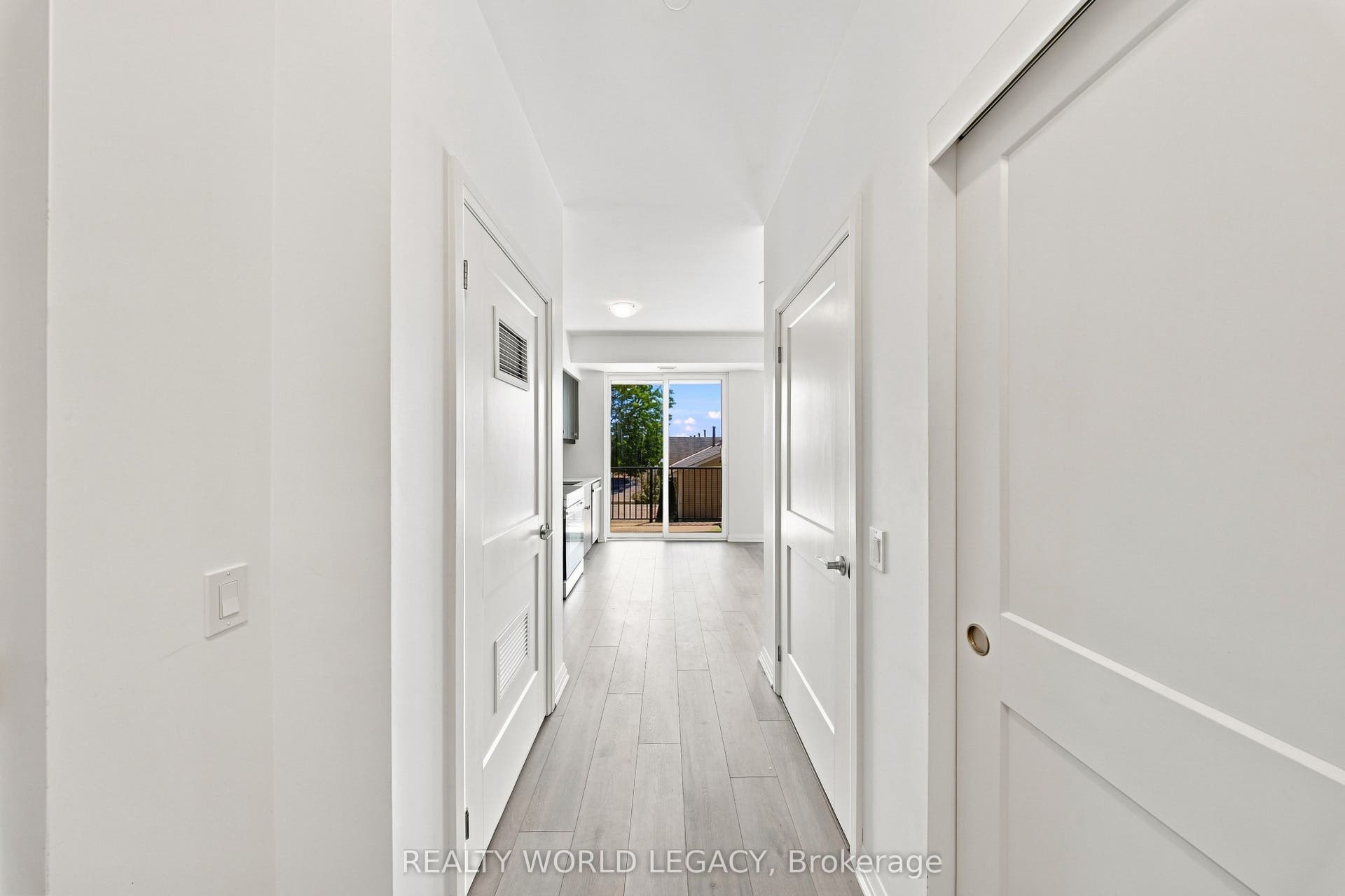 101 Golden Eagle Road, #215, Waterloo, Waterloo ON N2V 0H4 101 Golden Eagle Road, #215, Waterloo, Waterloo ON N2V 0H4
