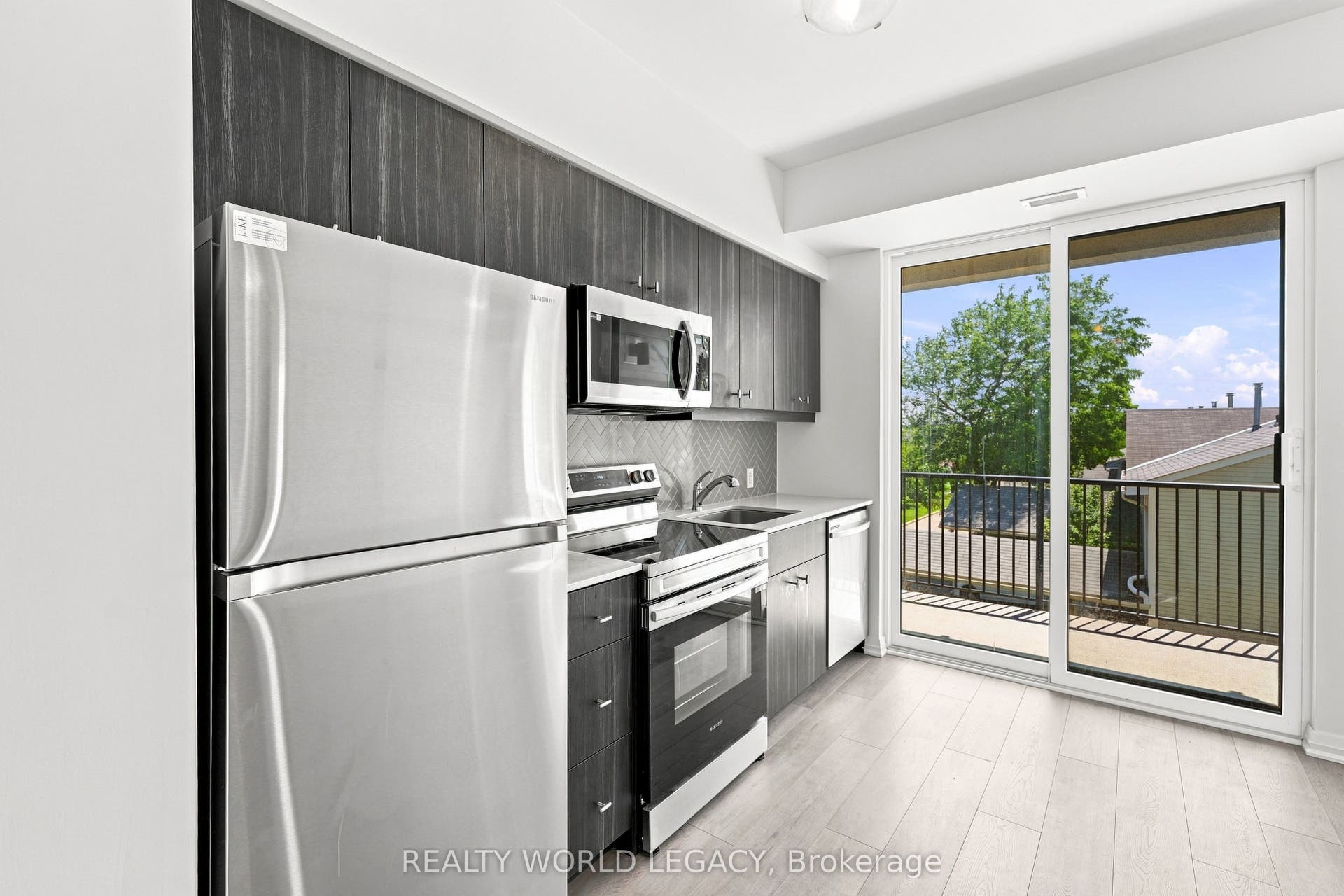101 Golden Eagle Road, #215, Waterloo, Waterloo ON N2V 0H4 101 Golden Eagle Road, #215, Waterloo, Waterloo ON N2V 0H4