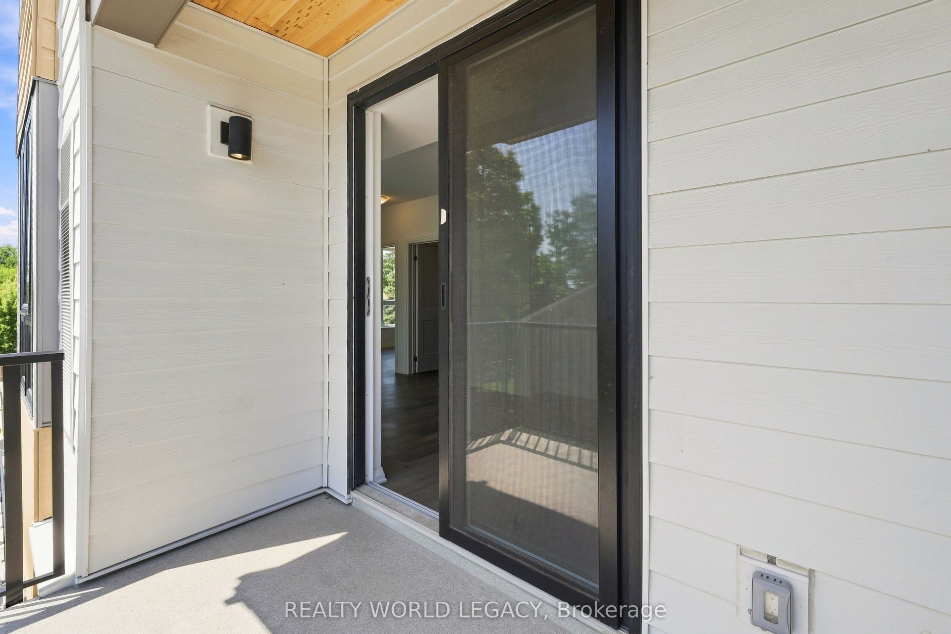 101 Golden Eagle Road, #215, Waterloo, Waterloo ON N2V 0H4 101 Golden Eagle Road, #215, Waterloo, Waterloo ON N2V 0H4